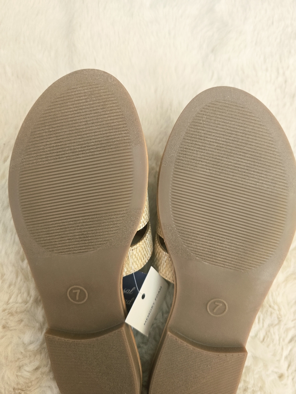 NWT! Universal Thread, Carla Sandals with Memory Foam Insole, Tan, Size 7 - Picture 13 of 13